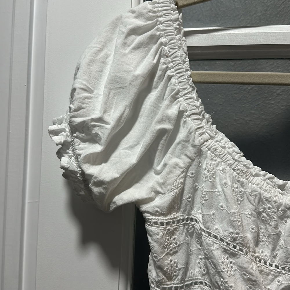 Sim & Sam Eyelet Cap Sleeve Crop Top - Picture 3 of 5